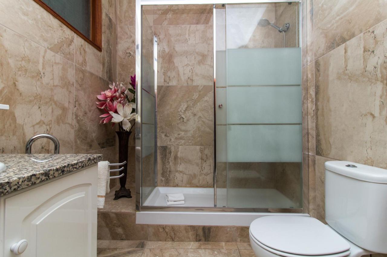 Ocean View Apartment - Pool And Sea View & Albufeira Center Bagian luar foto