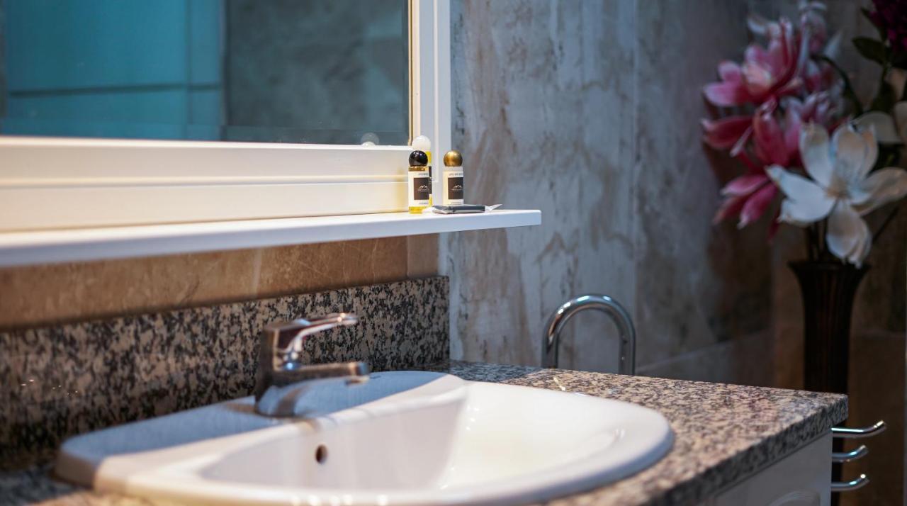 Ocean View Apartment - Pool And Sea View & Albufeira Center Bagian luar foto