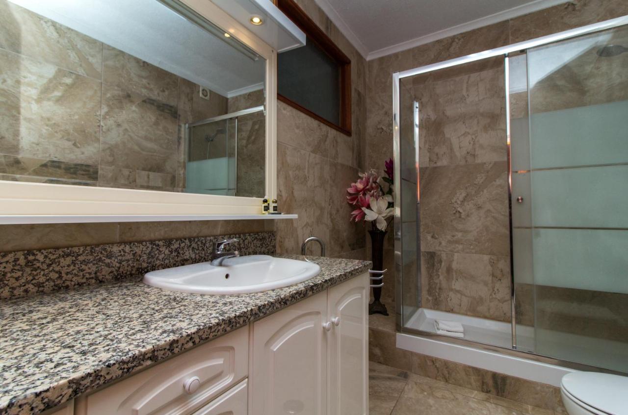 Ocean View Apartment - Pool And Sea View & Albufeira Center Bagian luar foto