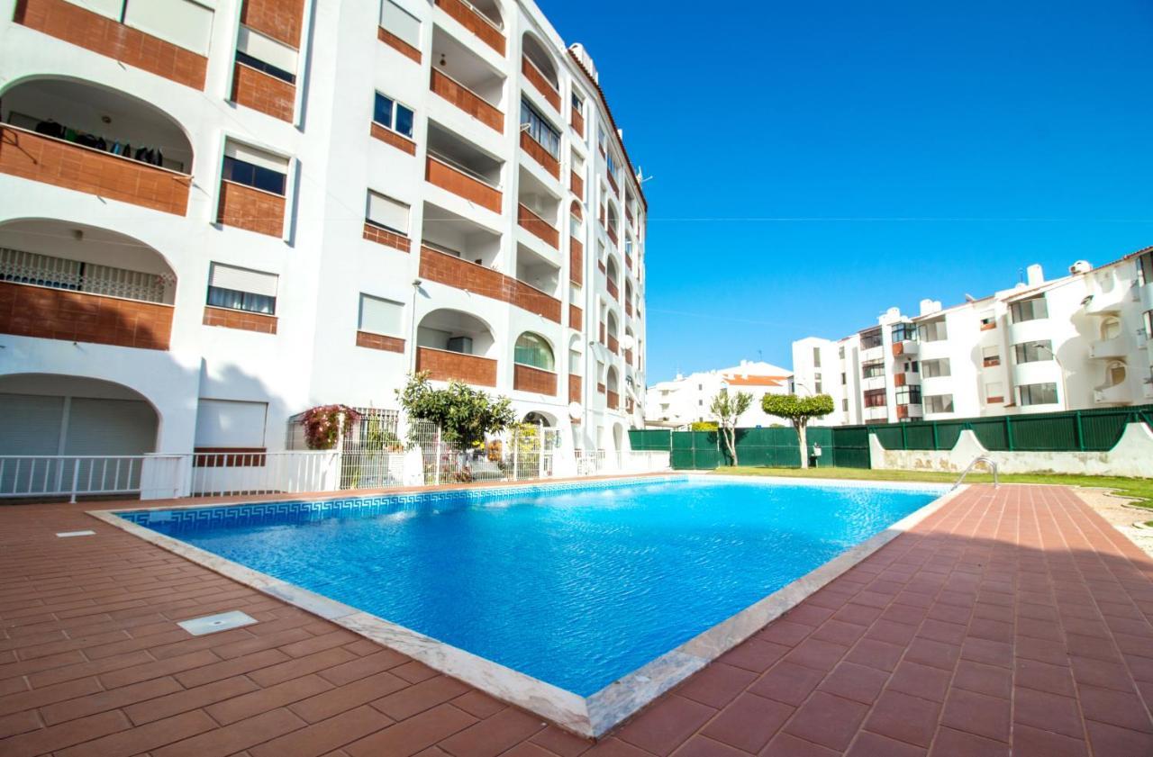 Ocean View Apartment - Pool And Sea View & Albufeira Center Bagian luar foto