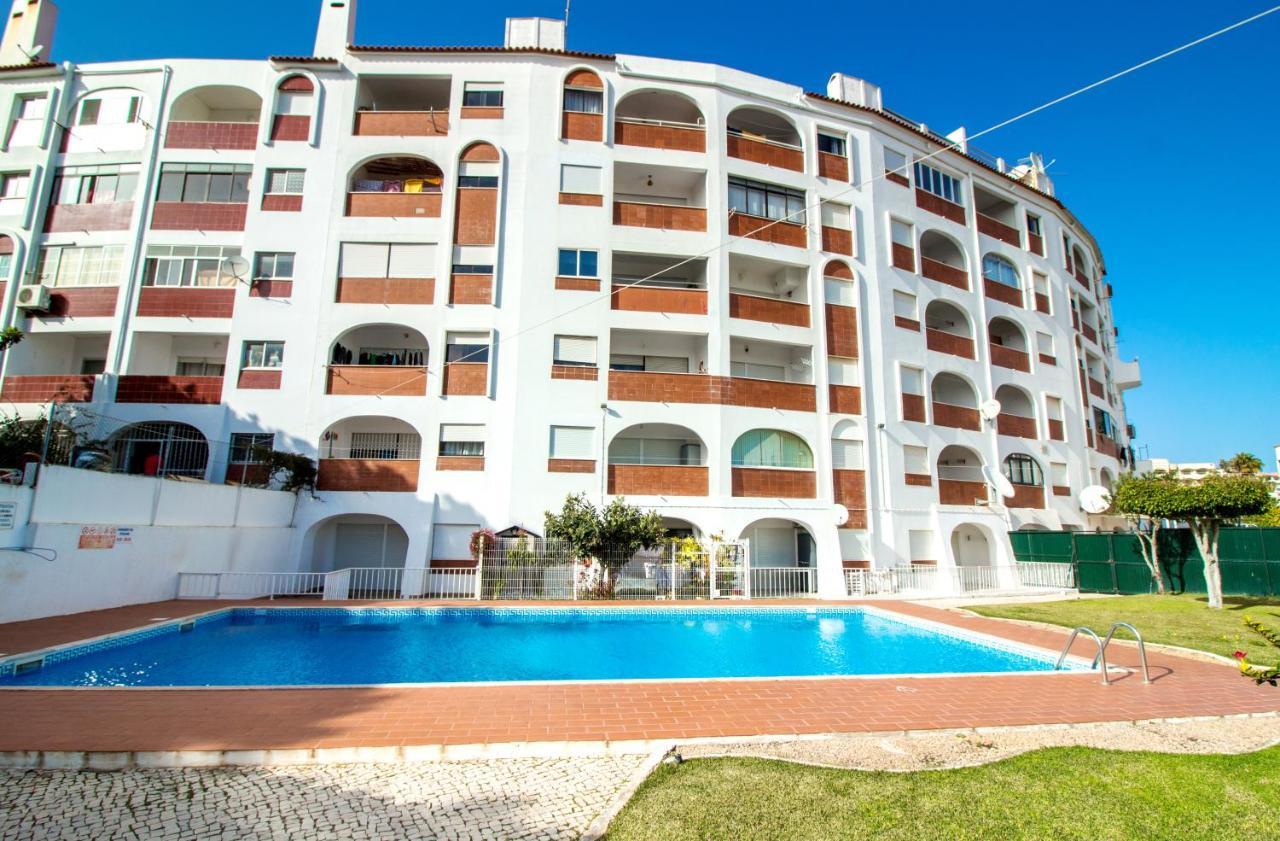 Ocean View Apartment - Pool And Sea View & Albufeira Center Bagian luar foto